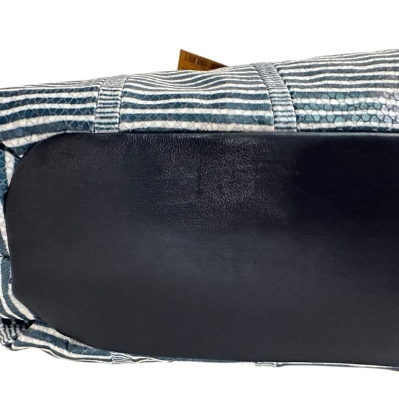 Tory Burch Tote Navy & White - Picture 12 of 16